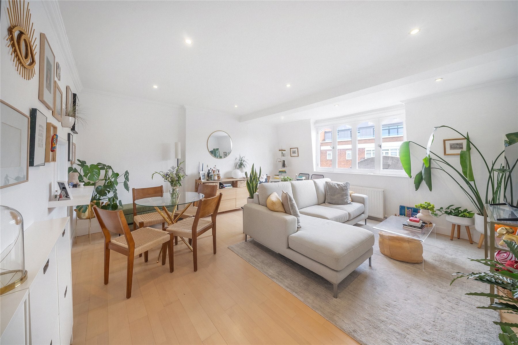 Flat Palace Court in City of Westminster