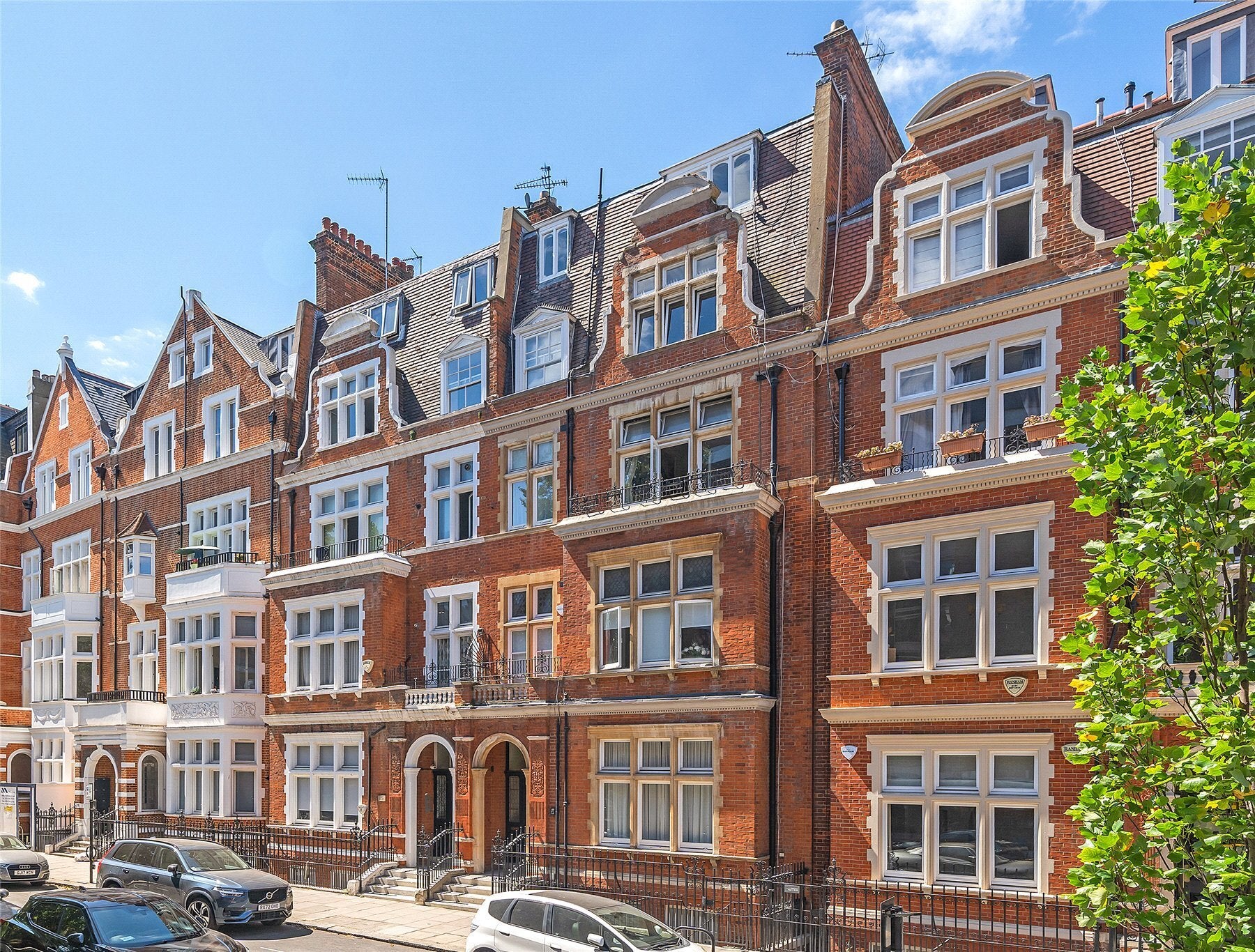 Flat Palace Court in City of Westminster