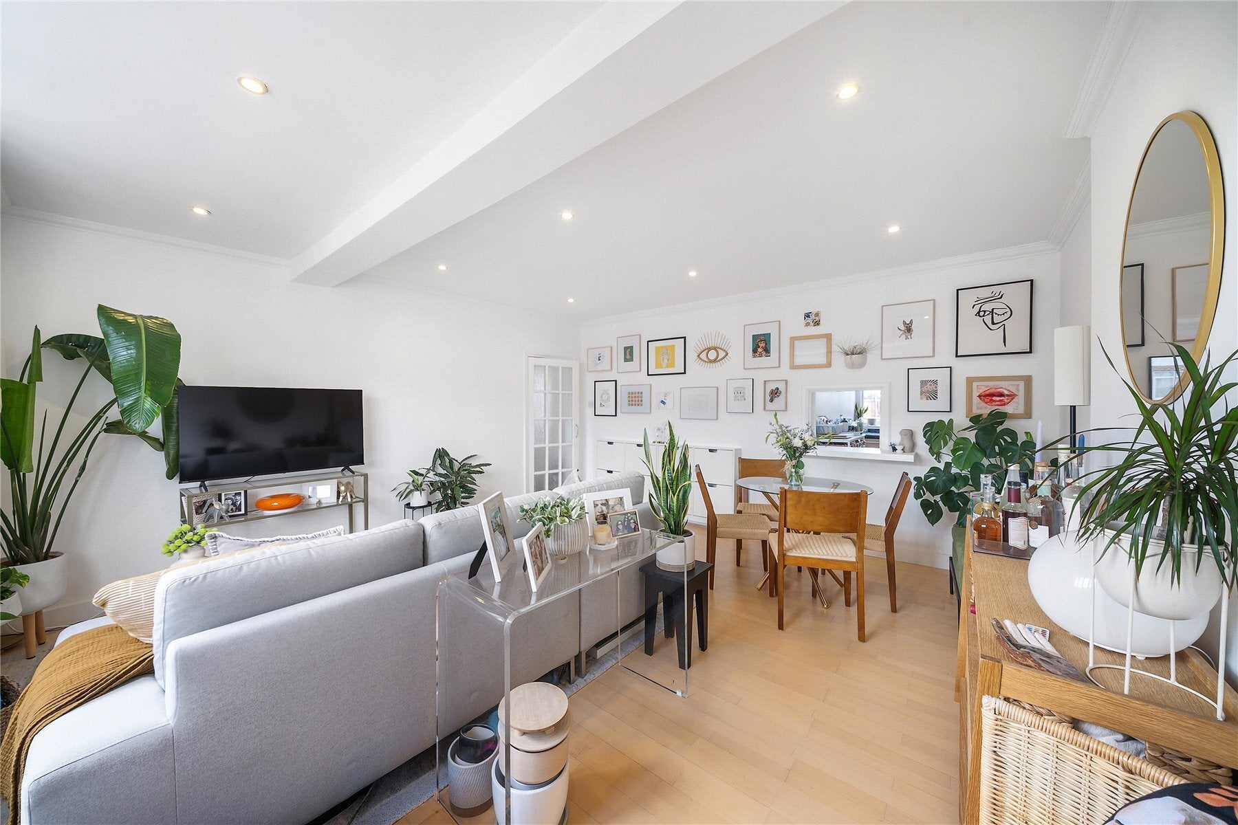 Flat Palace Court in City of Westminster