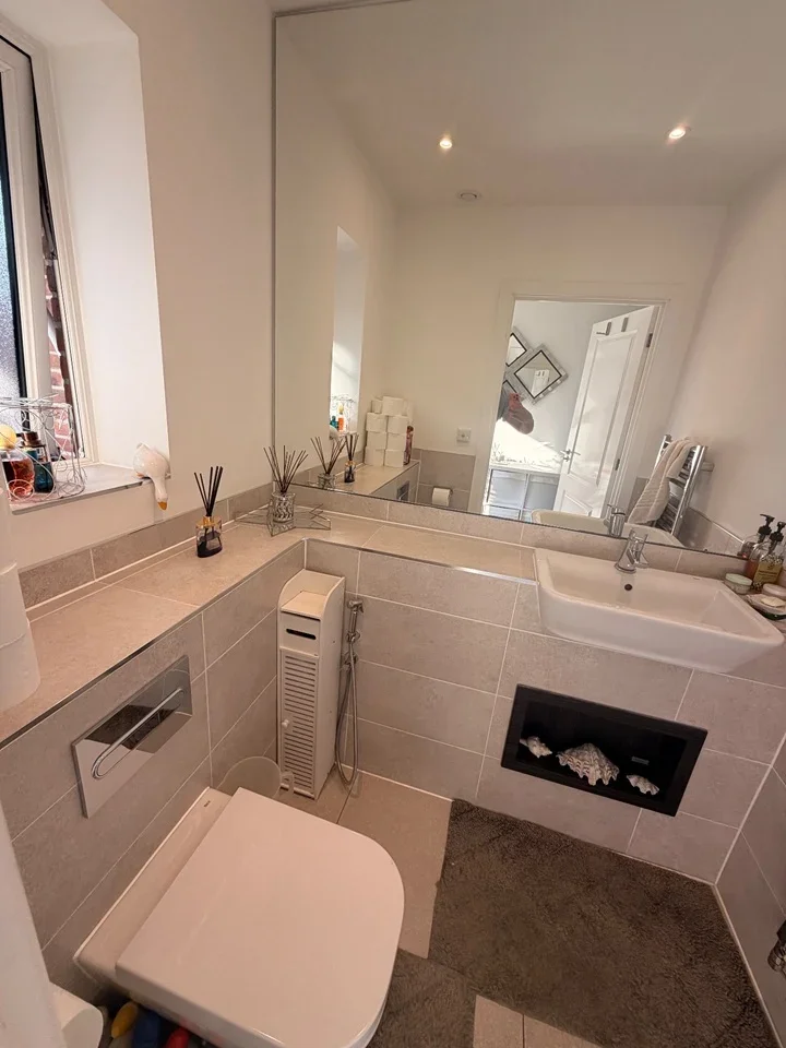 House Gliders Drive in Greater London