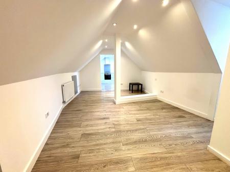 Flat Watford Way in Greater London