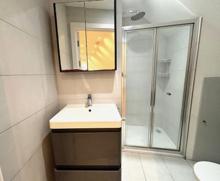 Flat Watford Way in Greater London
