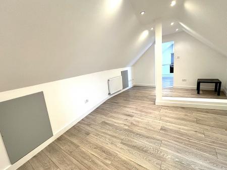 Flat Watford Way in Greater London