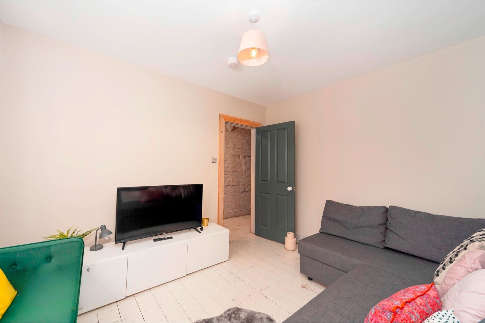 Room Ruskin Avenue in Manchester