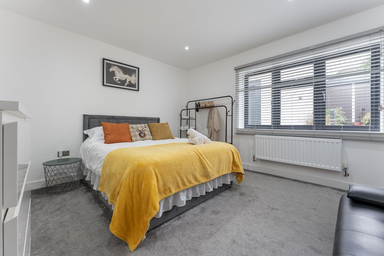 Flat Banstead Road in Greater London