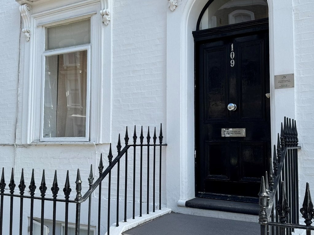 Flat Ifield Road in Greater London