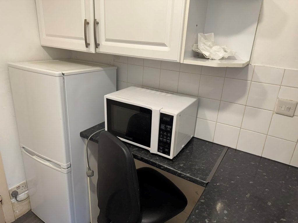Flat Ifield Road in Greater London