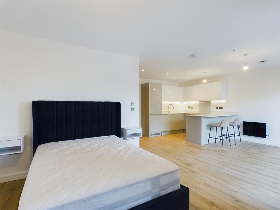 Flat Manorfield in Ashford