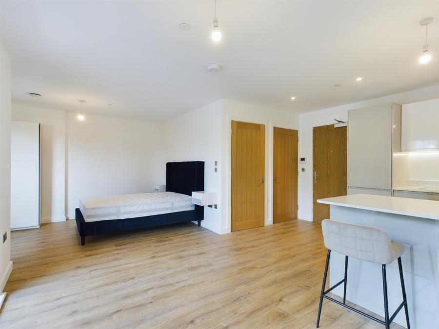 Flat Manorfield in Ashford