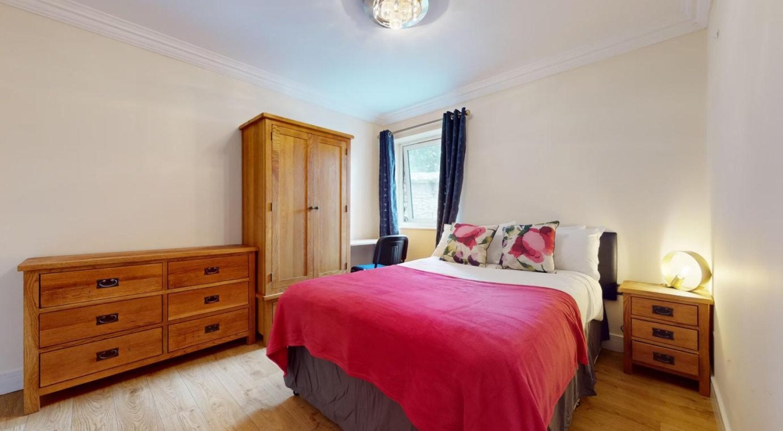 Room Queen's Gate in Plymouth