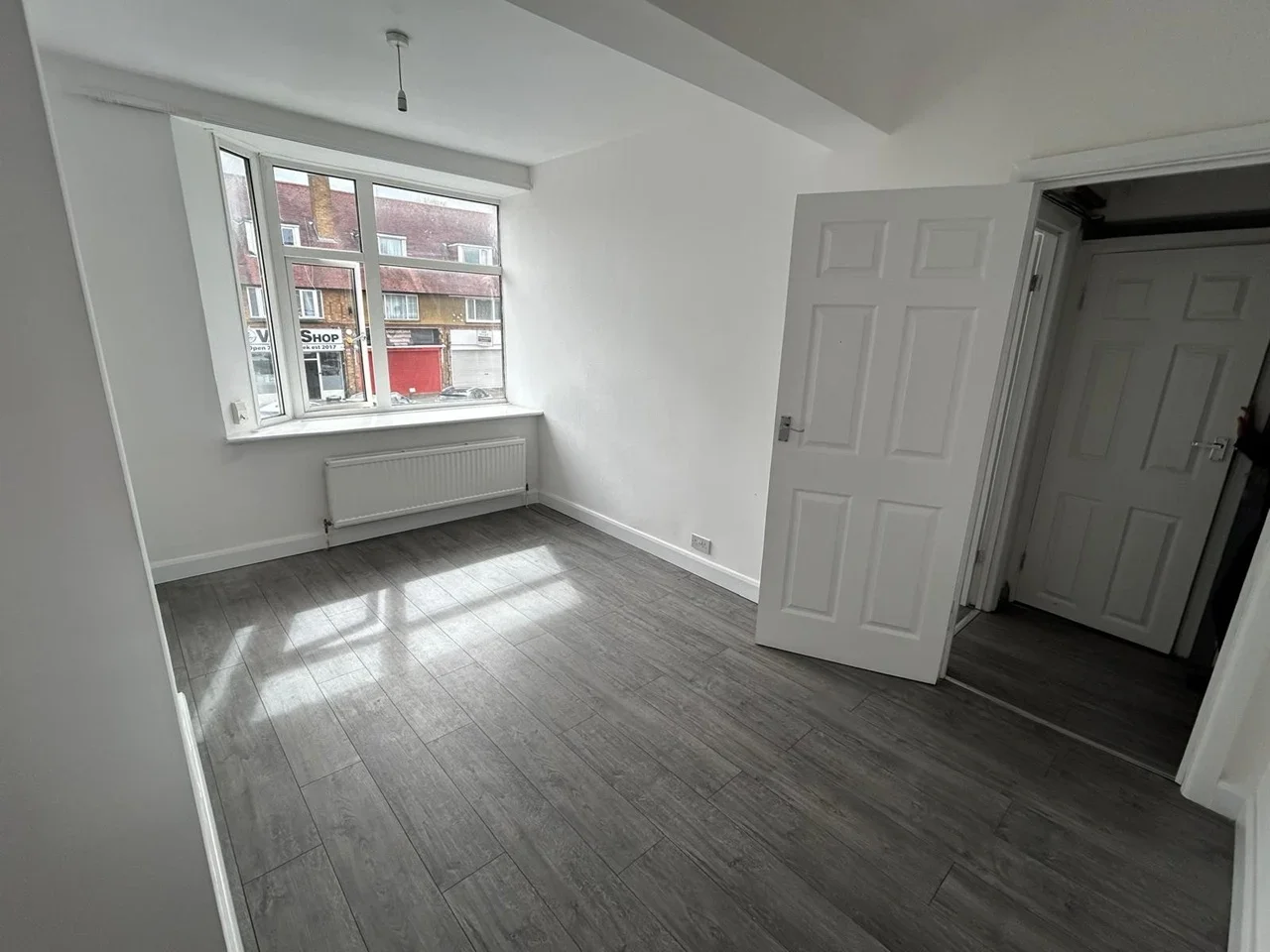 Flat Whitby Road in Greater London