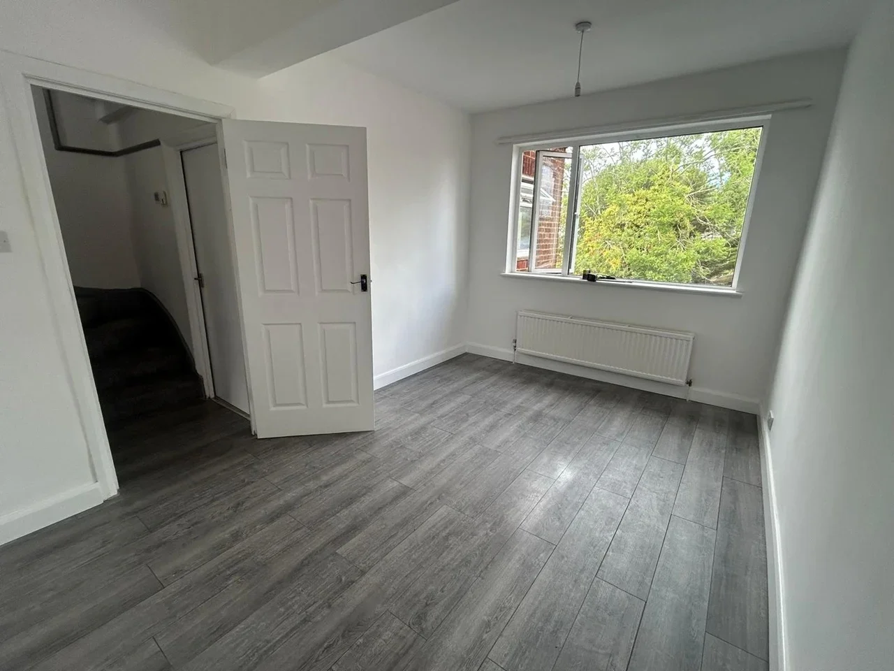 Flat Whitby Road in Greater London