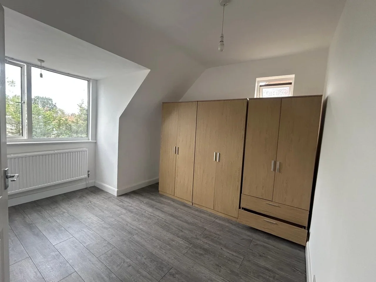Flat Whitby Road in Greater London