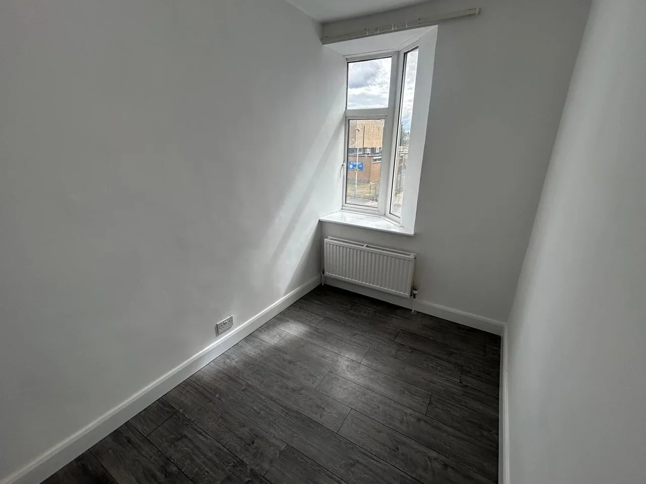 Flat Whitby Road in Greater London