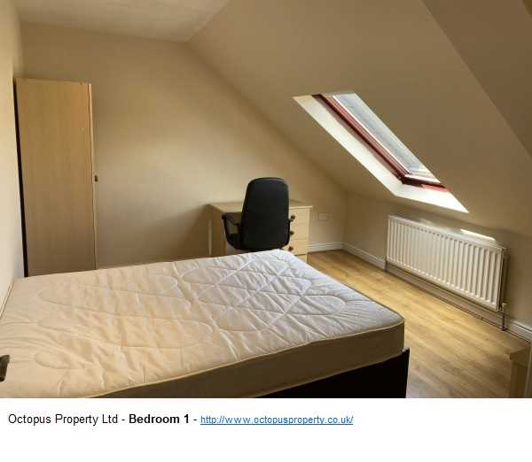 Flat Osborne Road in Newcastle upon Tyne