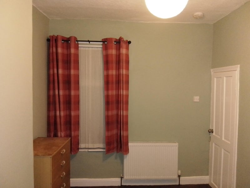 Room Laburnum Road in Manchester