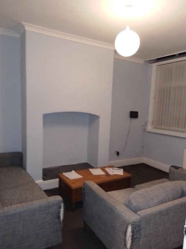 Room Laburnum Road in Manchester