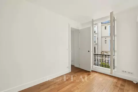 Flat Boulevard Saint-Germain in Paris