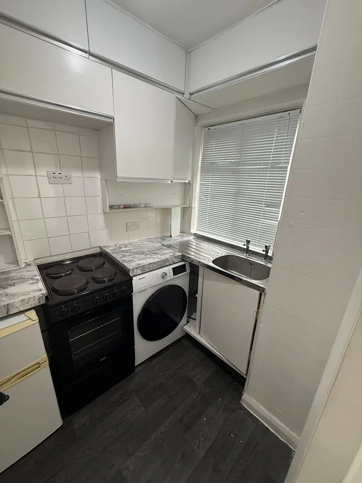 Flat Colworth Road in Greater London