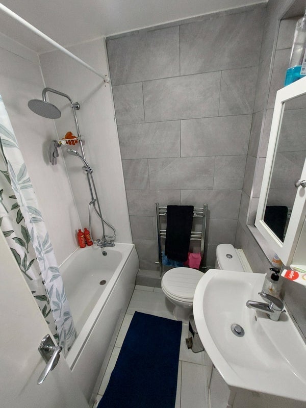 Room Hainault Road in Greater London