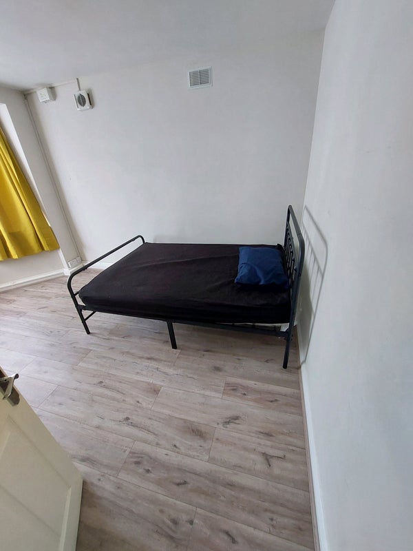Room Hainault Road in Greater London