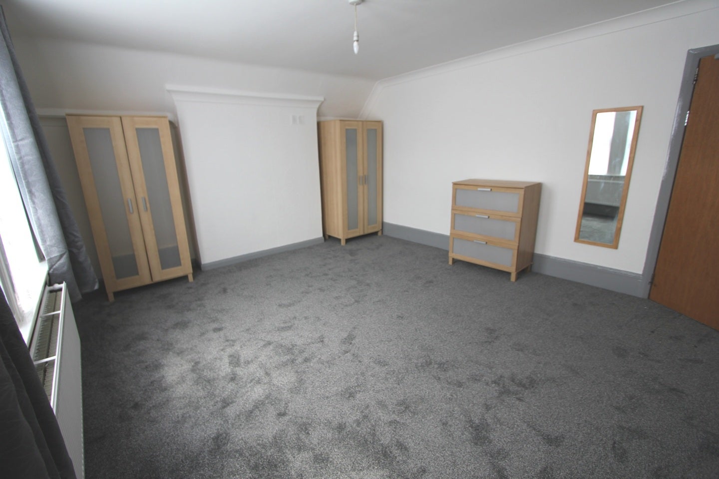 Room Hermitage Road in Greater London