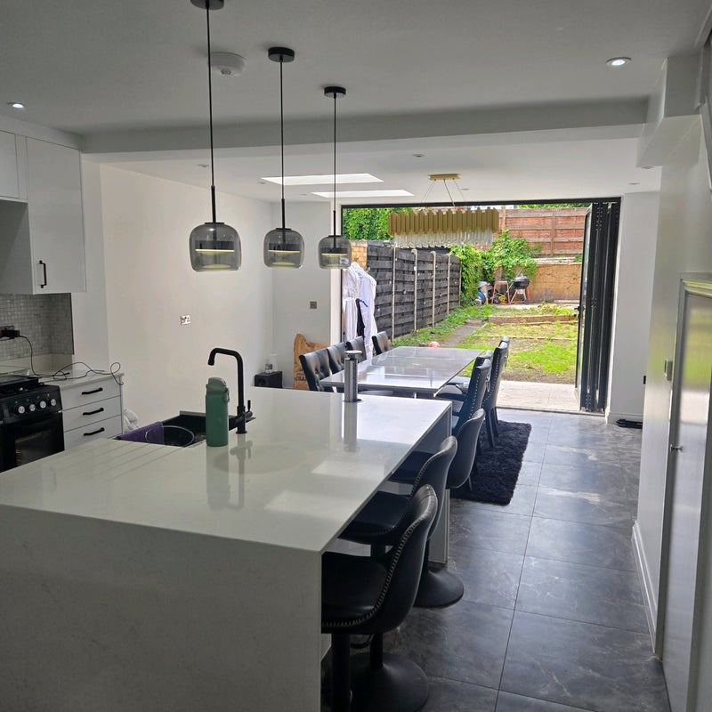 Room Khama Road in Greater London