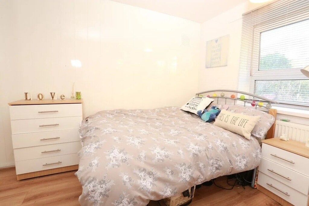 Room Paul Street in Greater London