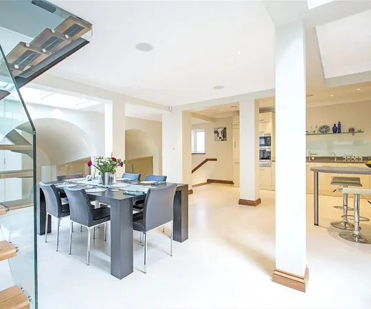 Flat Clarendon Street in City of Westminster