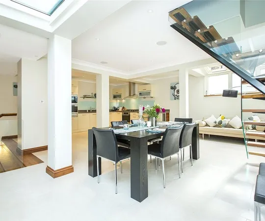 Flat Clarendon Street in City of Westminster