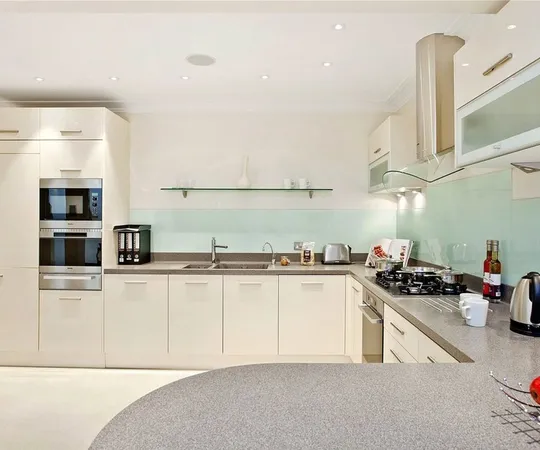 Flat Clarendon Street in City of Westminster