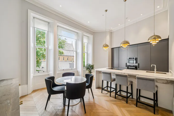 Flat Gloucester Road in Greater London