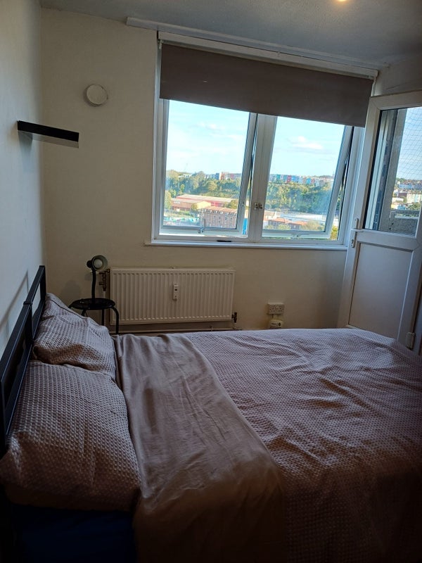 Room Mede Close in Bristol