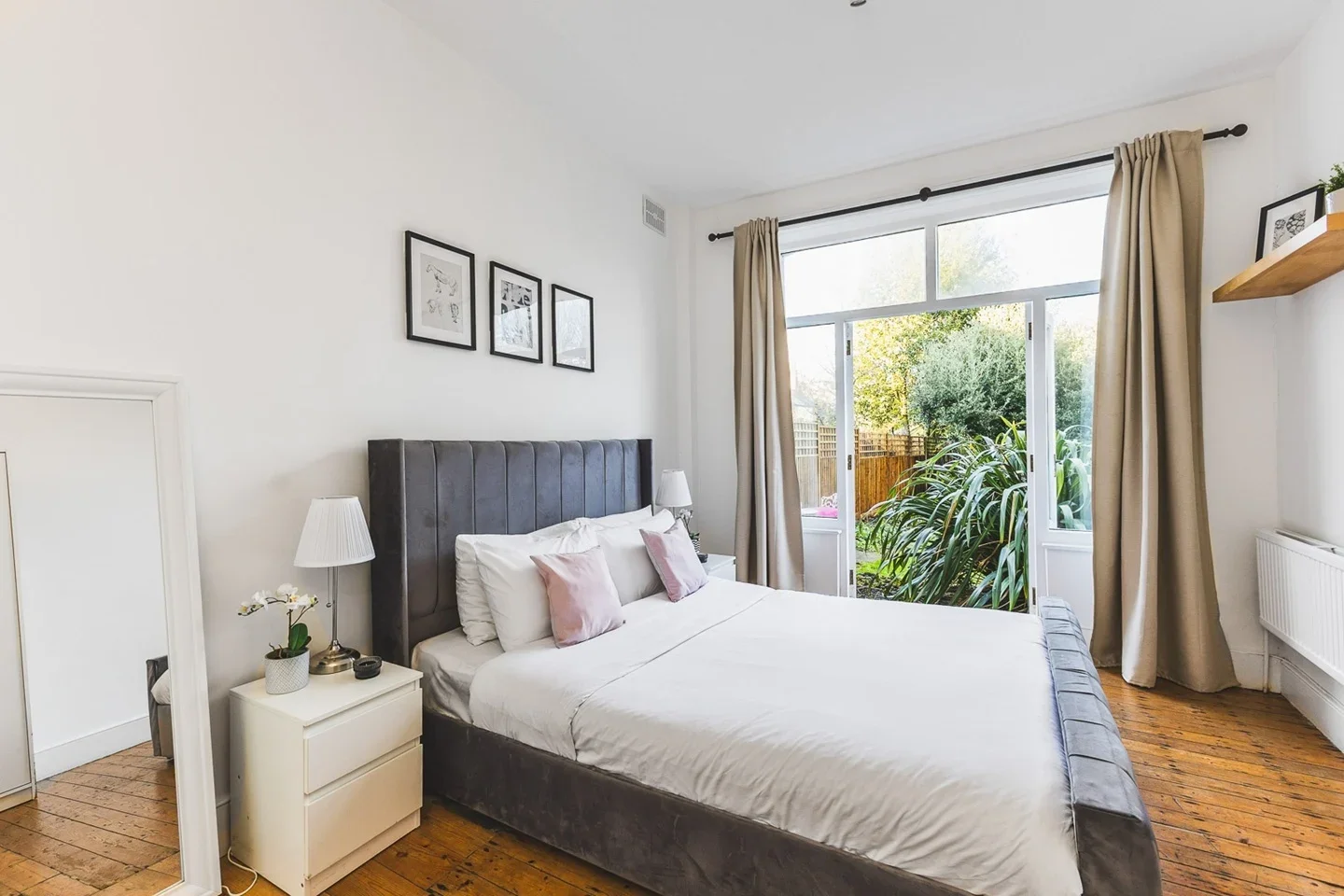 Flat Queens Avenue in Greater London