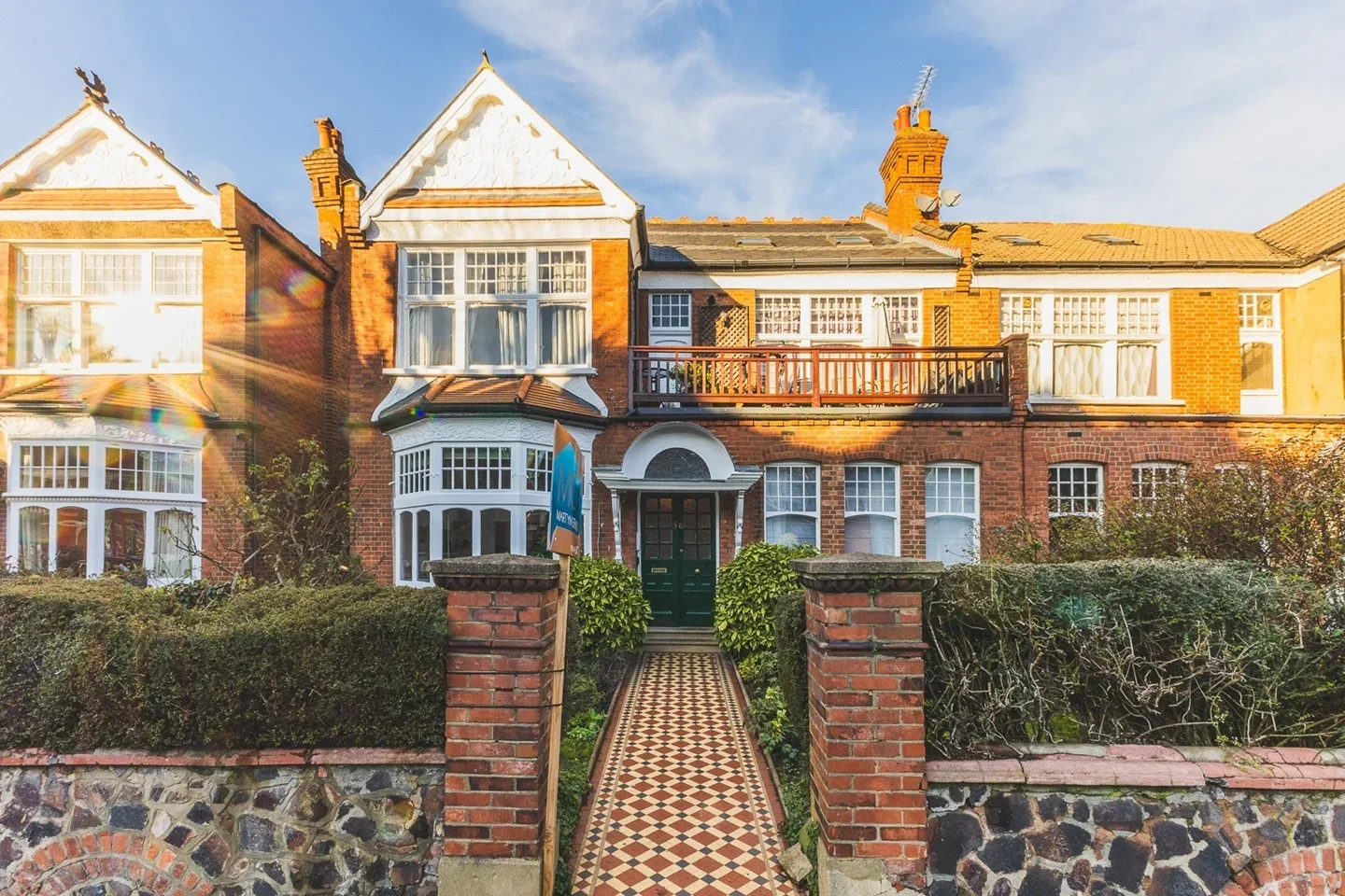 Flat Queens Avenue in Greater London