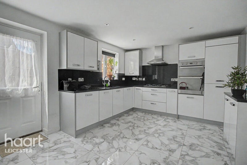 Room Humberstone Lane in Leicester