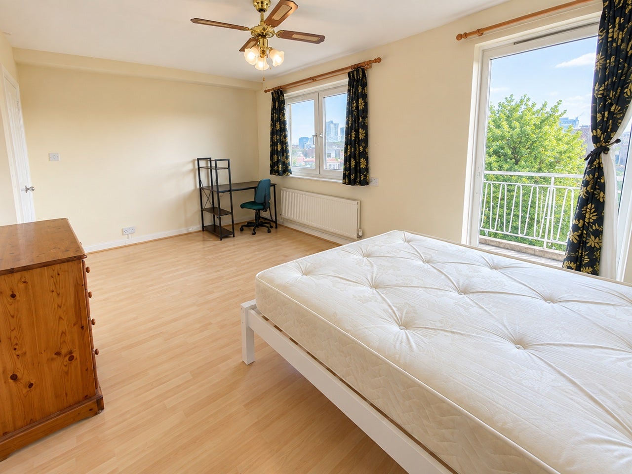 Flat Bayham Street in Greater London