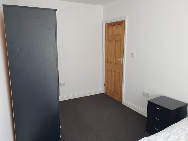 Room Broom Hall Crescent in Birmingham