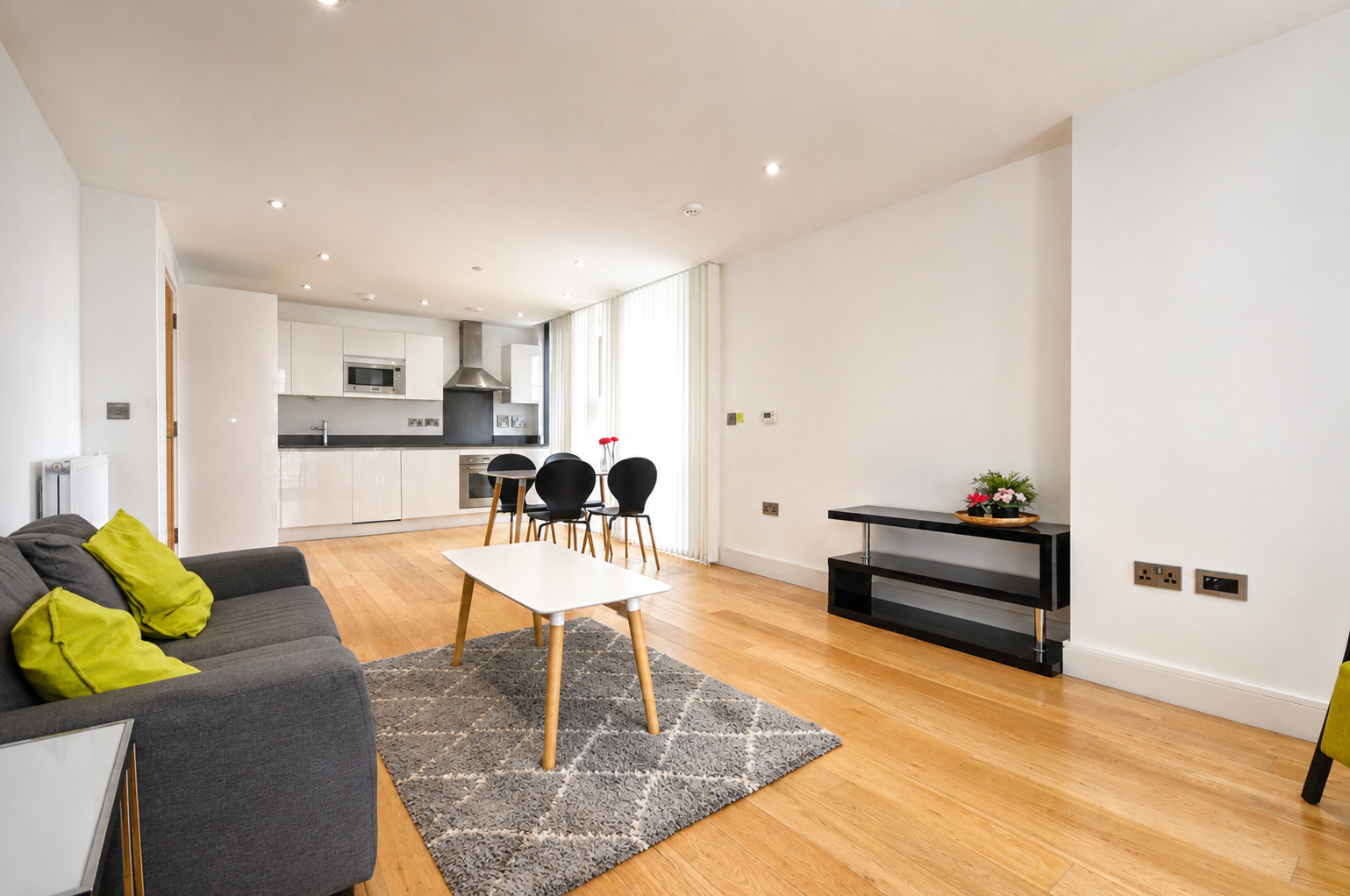 Flat Uxbridge Road in Greater London
