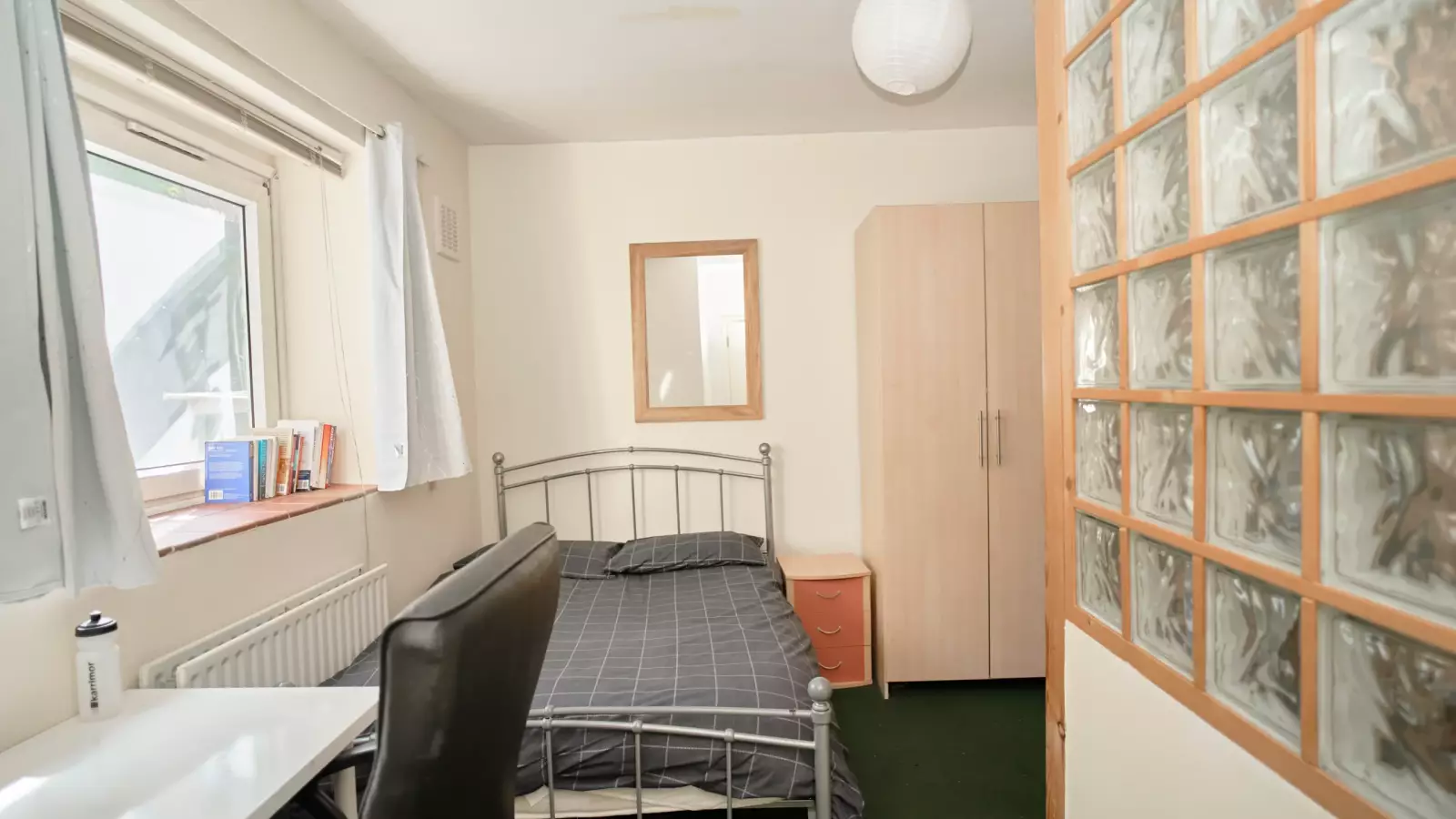Flat Bancroft Road in Greater London