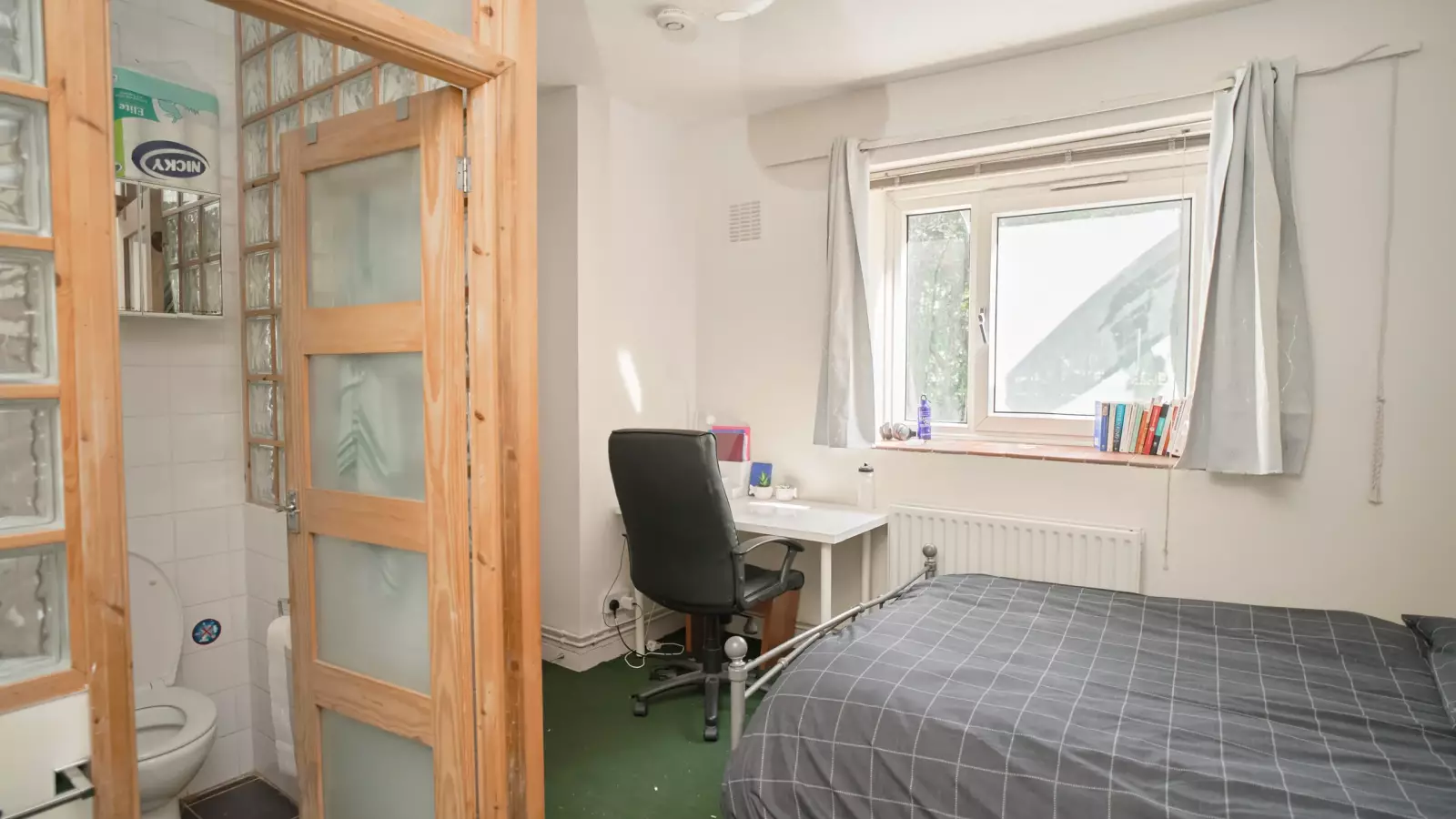 Flat Bancroft Road in Greater London