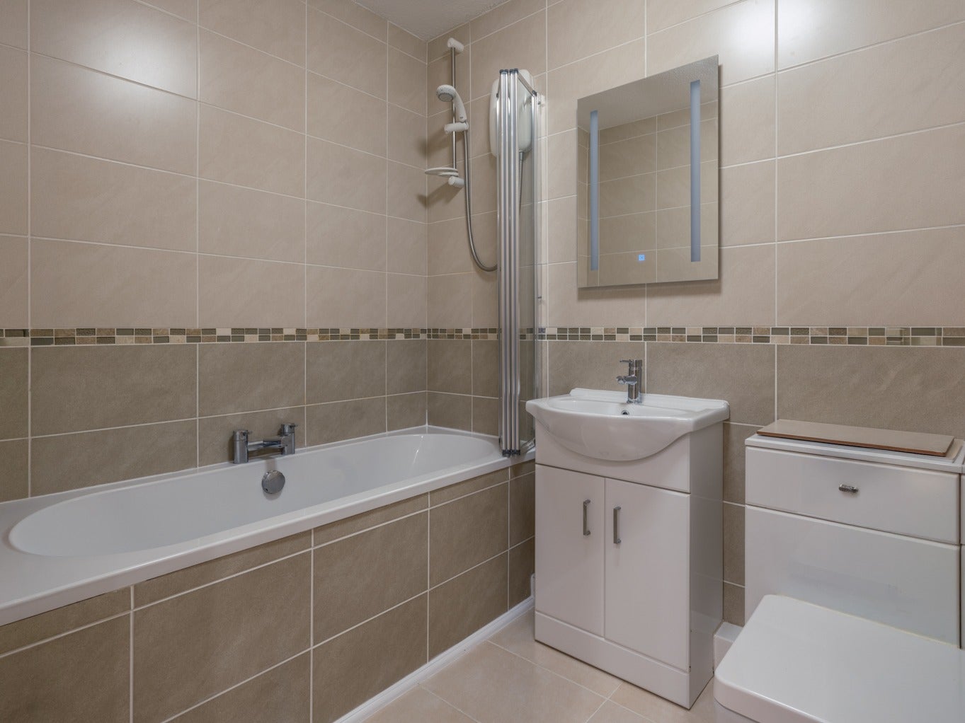 Flat Montagu Avenue in Newcastle upon Tyne
