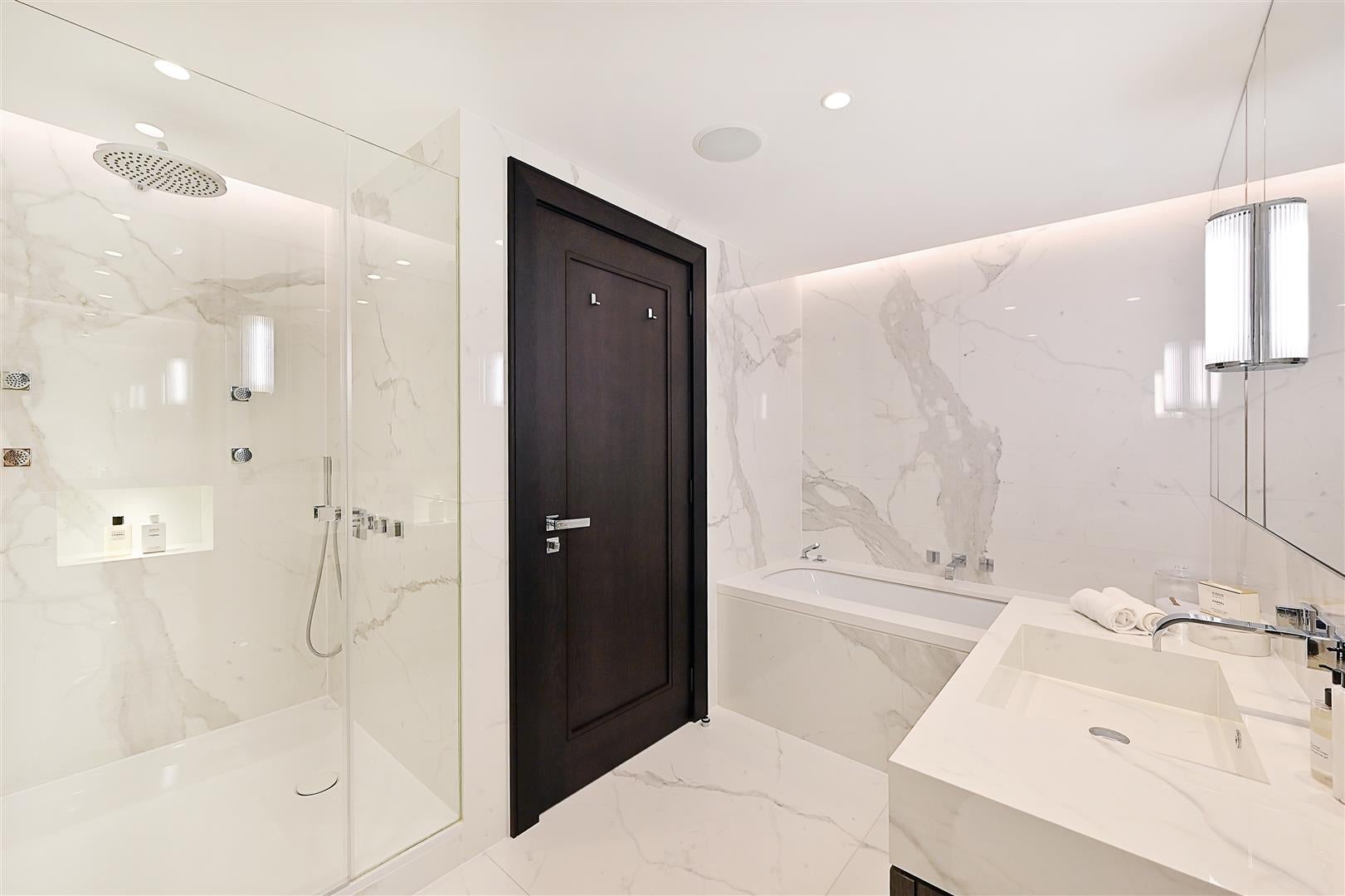 Flat Lancelot Place in City of Westminster