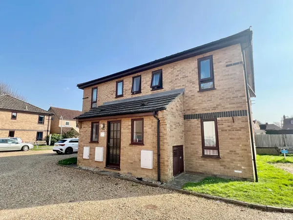 Flat Cedar Court in East Cambridgeshire
