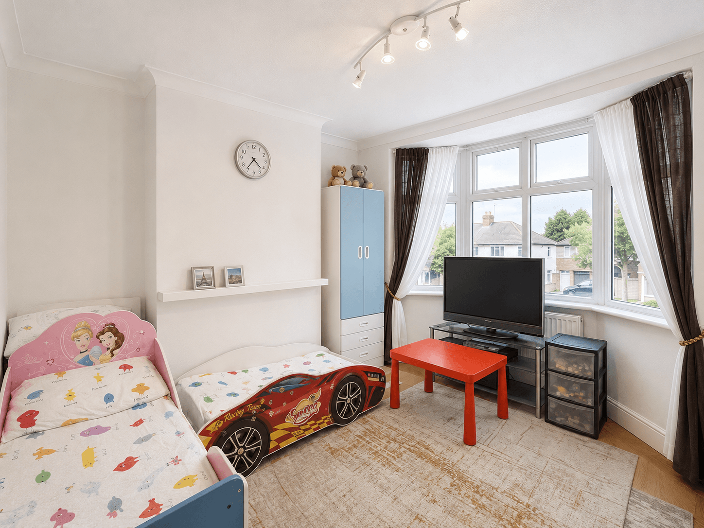 House Cranleigh Gardens in Greater London