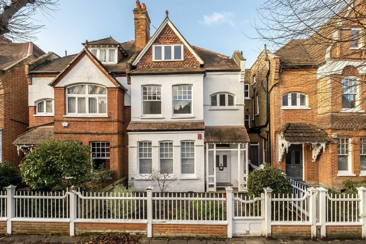 House Esmond Road in Greater London