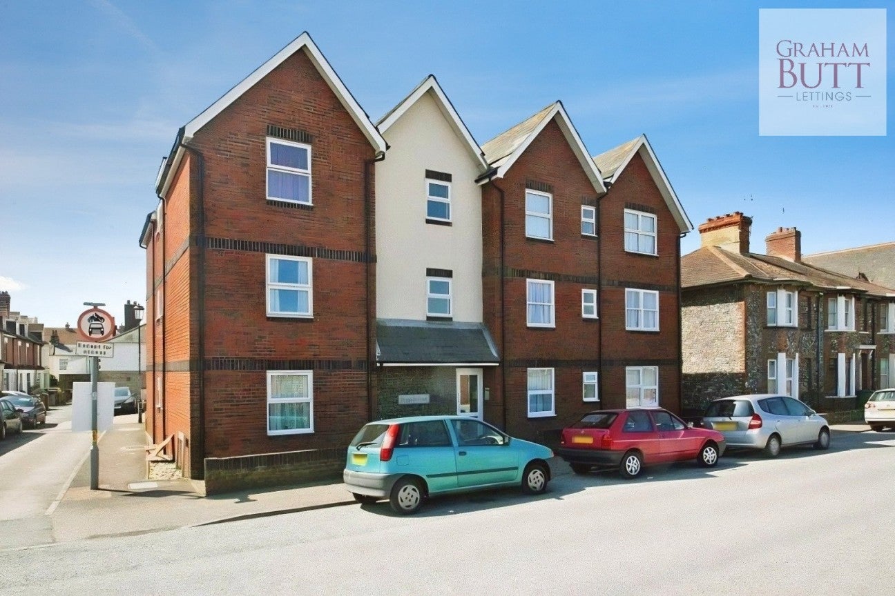 Flat Terminus Road in Arun