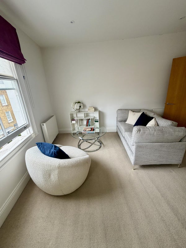 Room Peel Street in Greater London