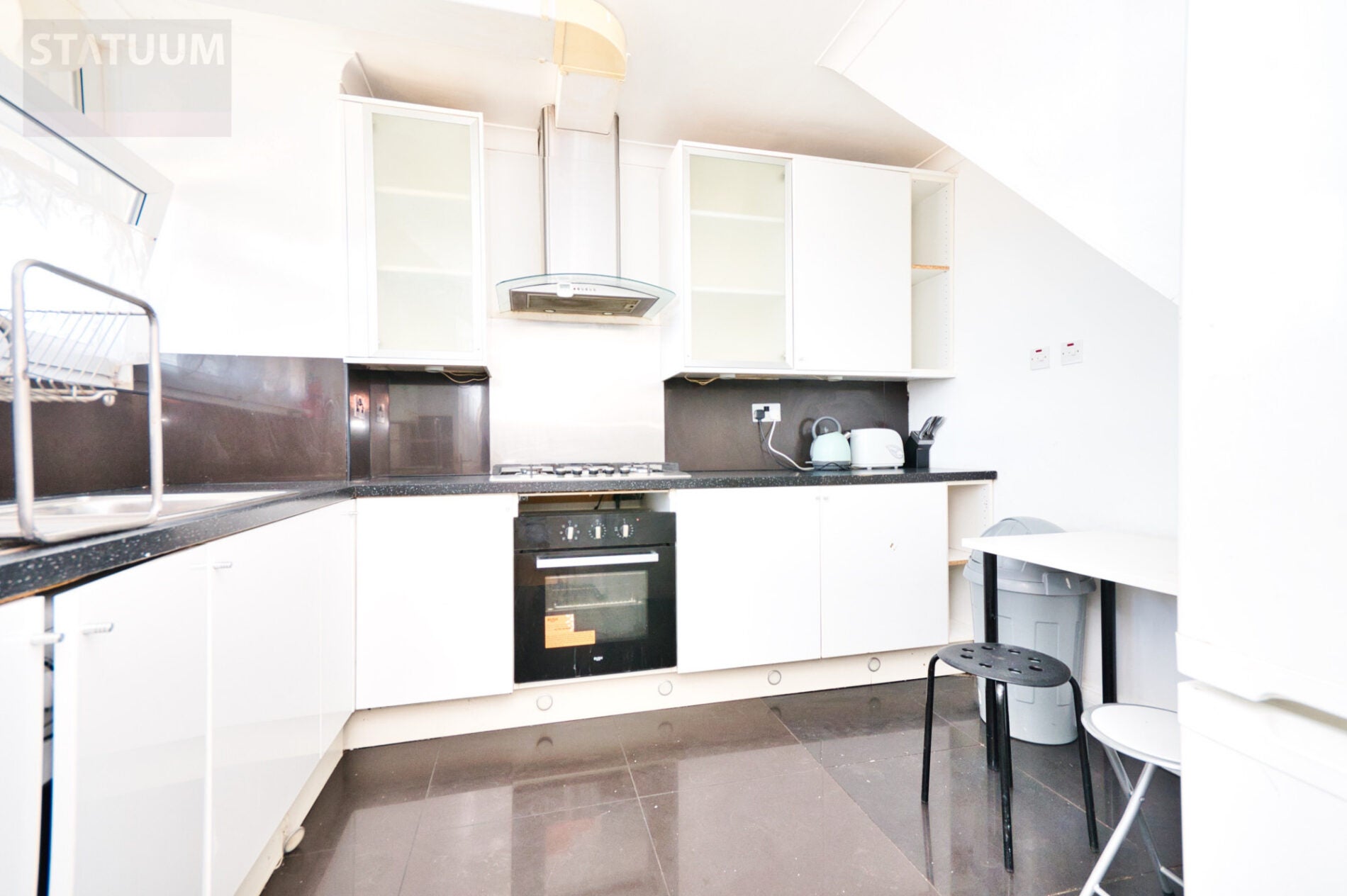Flat Broomfield Street in Greater London