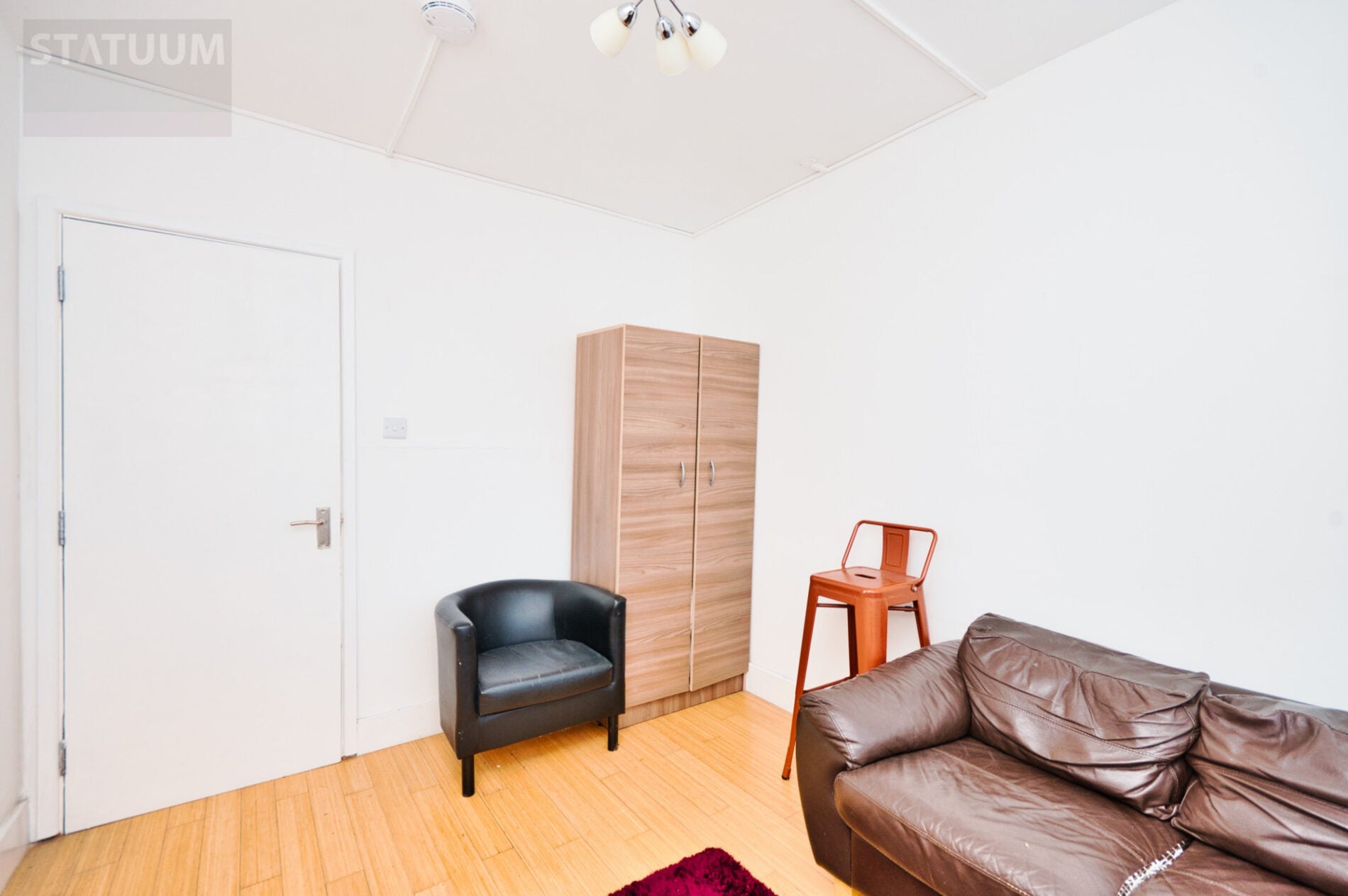 Flat Broomfield Street in Greater London